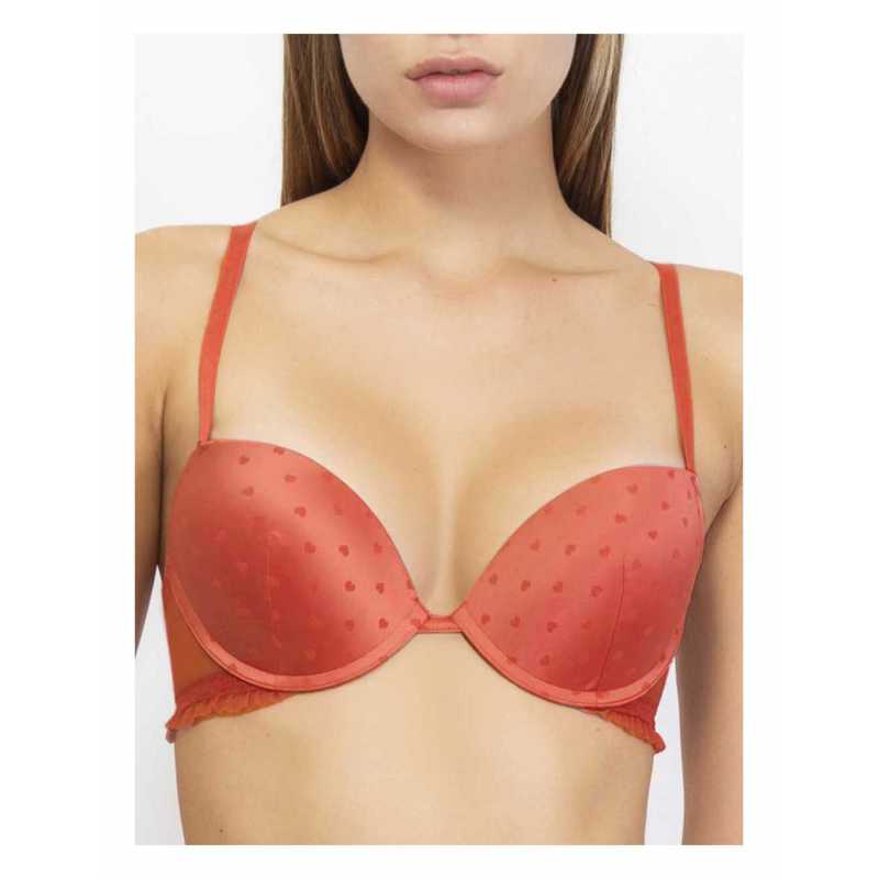 Push-up bra with graduated cups and underwire