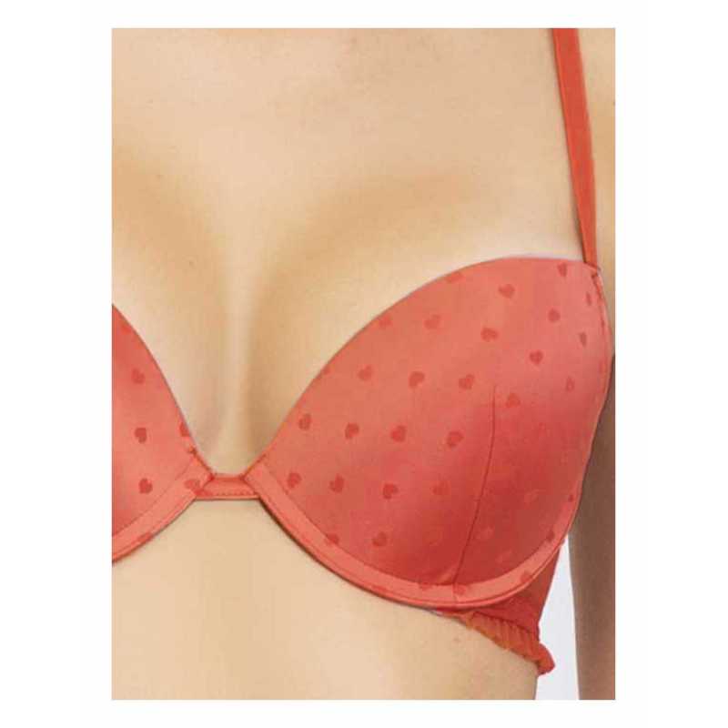 Push-up bra with graduated cups and underwire